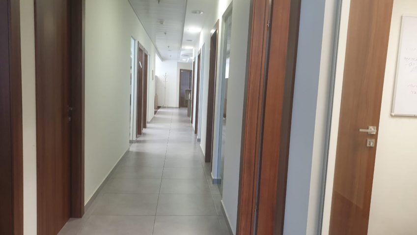 250מר בנווה נאמן / משרדים בגמר / 8 חדרים + ח׳ ישיבות / קבלה / מיידי משרדים להשכרה בנווה נאמן