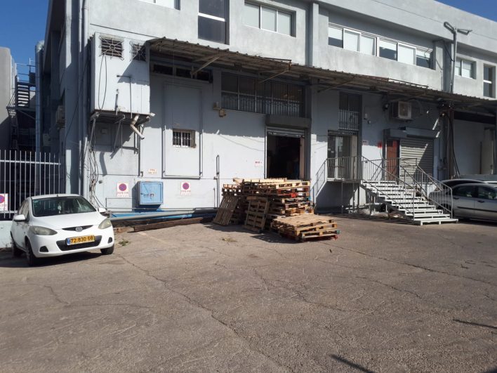 מבנה תעשייה ואחסון