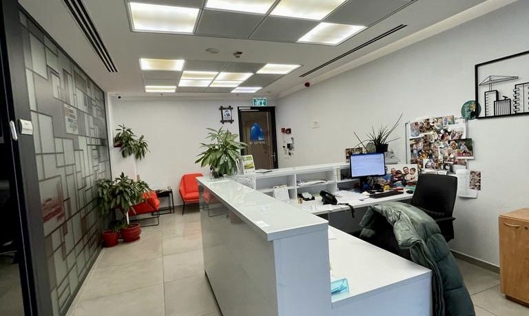 משרדים מרוהטים במגדל השחר